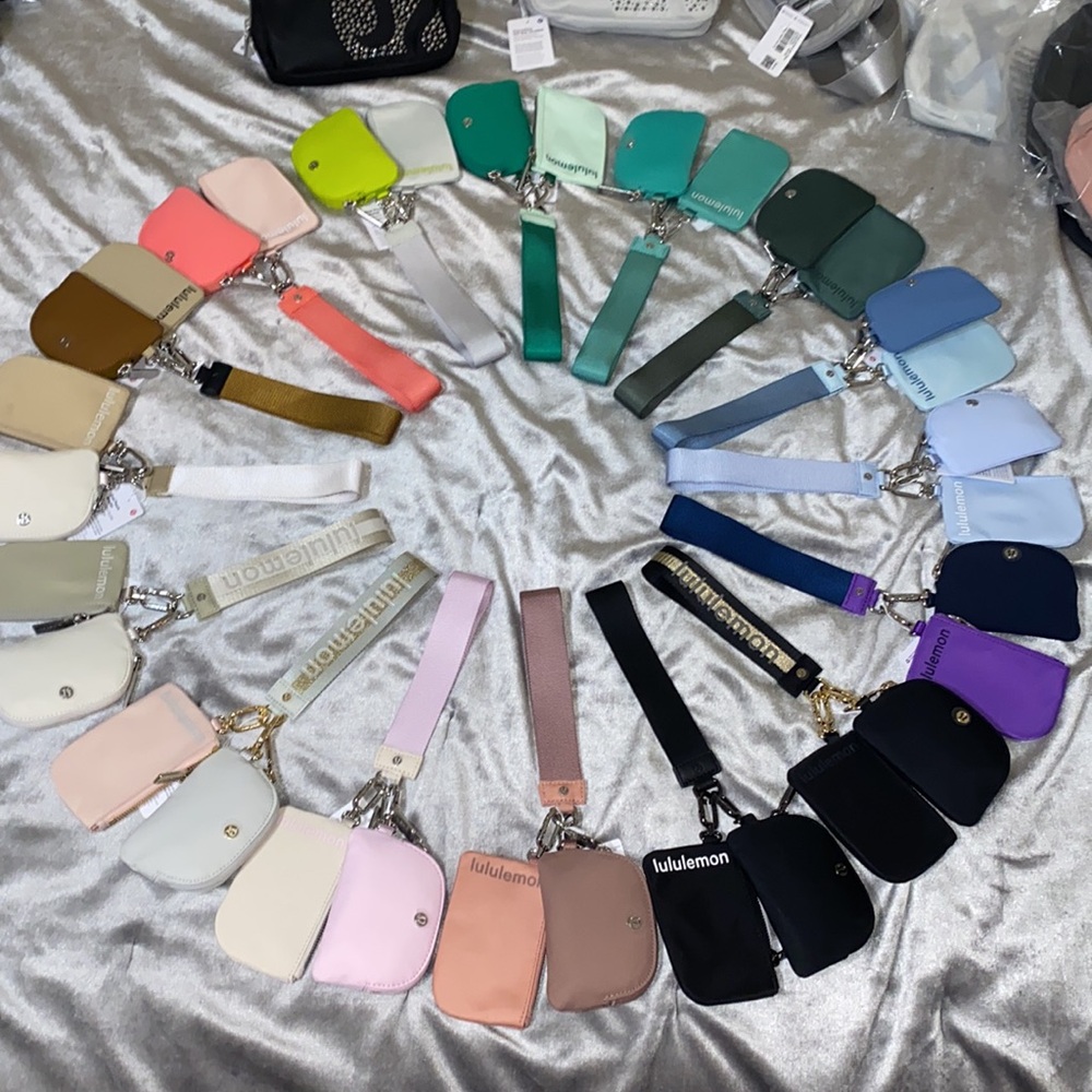 LULULEMON DUAL POUCH WRISTLET - Picture 6 of 17